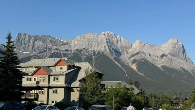 Emerald Lake, Moraine, Louise, Johnston Canyon & Banff Town - Starting in Calgary, Canmore, or Banff