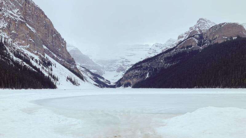 From Banff: Lake Louise and Moraine Lake Sightseeing Tour - The four-hour schedule is both strength and weakness