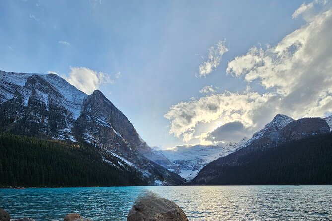 From Banff: Moraine Lake and Lake Louise Half Day Tour - The short transfer to Moraine Lake