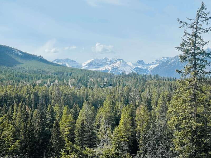 From Calgary: Banff, Moraine Lake and Lake Louise Tour - Moraine Lake from June 1 through October 14