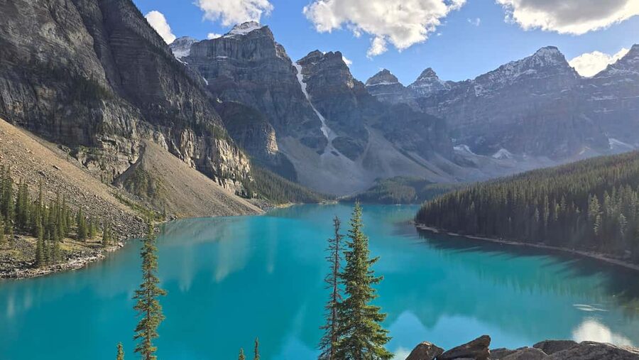 From Calgary/Banff: Moraine Lake & Lake Louise Half-Day Tour - Moraine Lake and the Valley of the Ten Peaks