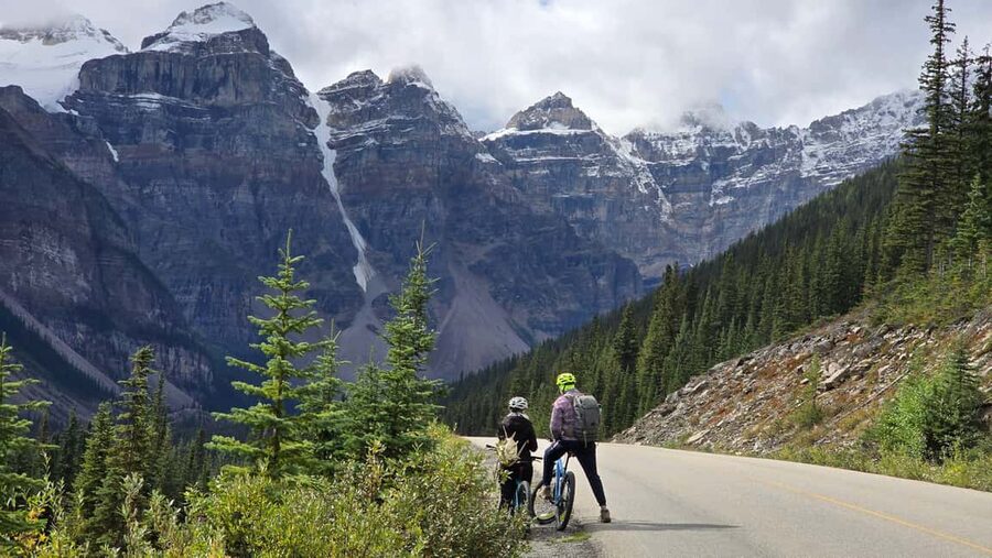 From Calgary/Banff: Moraine Lake & Lake Louise Half-Day Tour - Who will get the most from this tour?