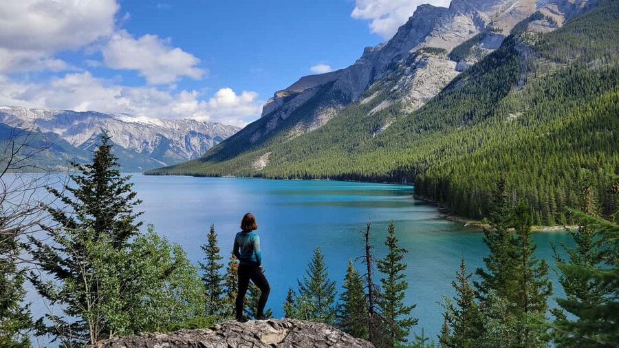 From Calgary/Canmore: Banff National Park Premium Day Trip - Lake Minnewanka in changing seasons
