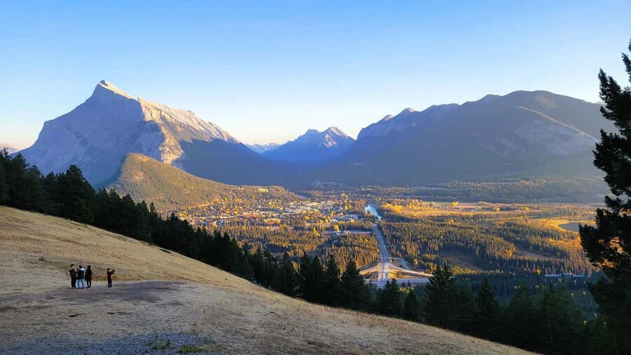 From Calgary/Canmore: Banff National Park Premium Day Trip - Lake Louise, with time for the shore and snow