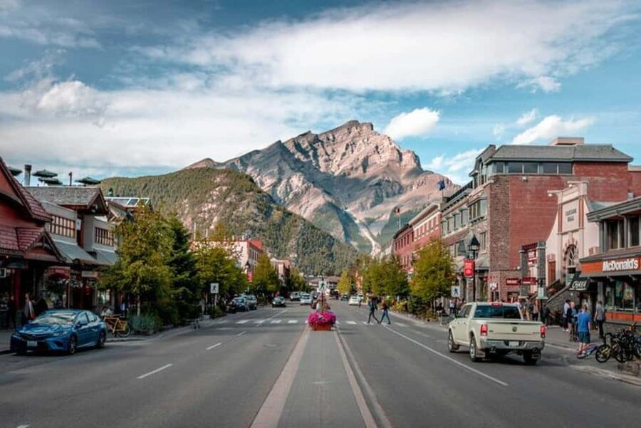 From Calgary: Explore 4 Stunning Lakes in Banff & Yoho - Banff is your final chance to slow down