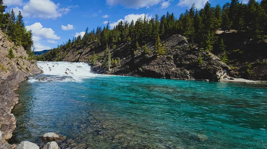 From Calgary to Banff: Day Trip with Wolfdog Sanctuary Visit - Lake Minnewanka and Two Jack Lake