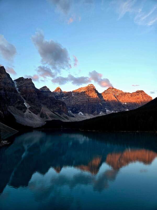From Canmore/Banff: Moraine Lake Sunrise & Lake Louise Tour - Two and a half hours beside Moraine Lake