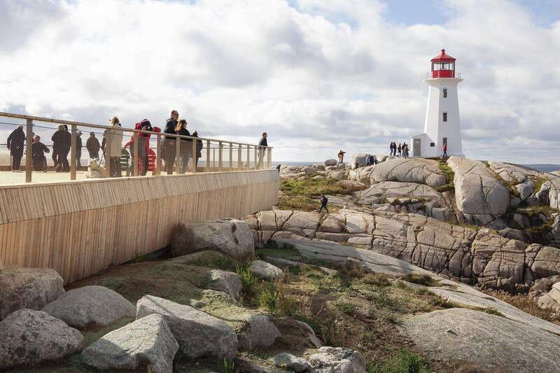 From Halifax: Peggy's Cove Bus Tour - The 70-minute drive from Halifax