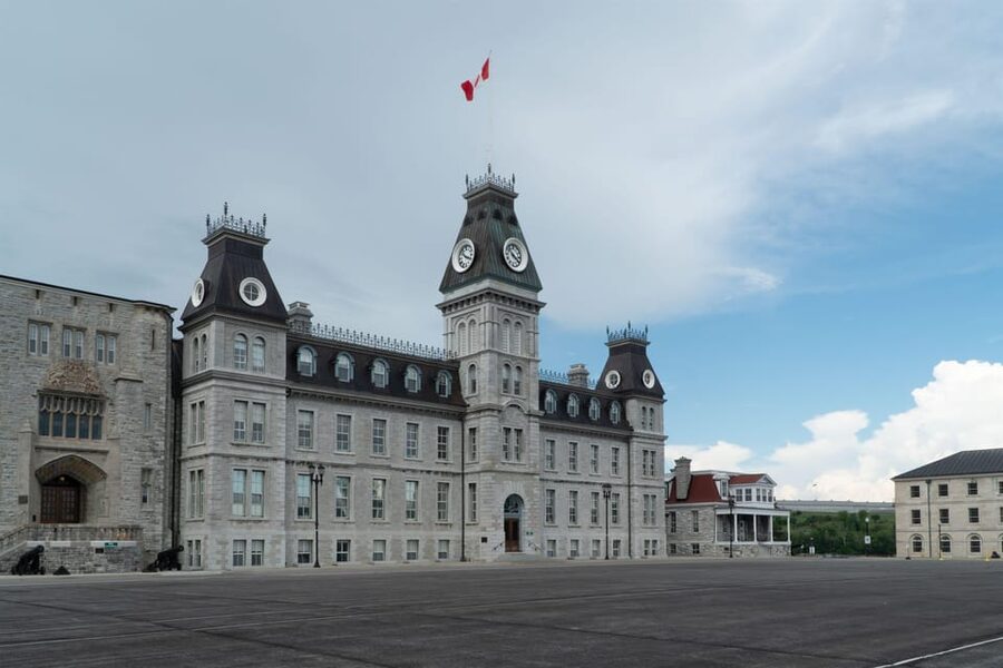 From Montreal: Kingston City Day Trip & 1000 Island Cruise - The 1000 Islands cruise on the St. Lawrence
