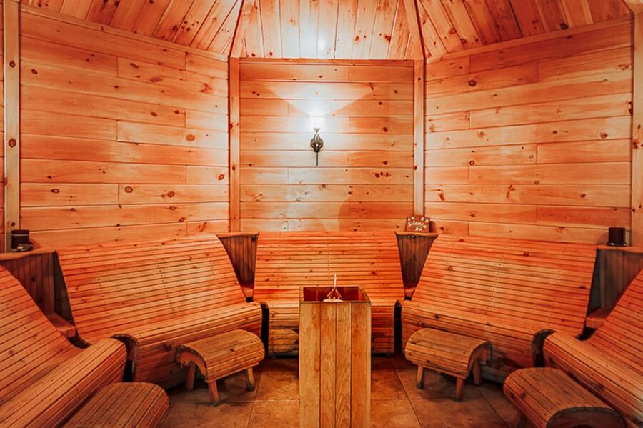 From Montreal: Natur'Eau Spa Day Trip with Admission Ticket - Outdoor pools, waterfall, and fire