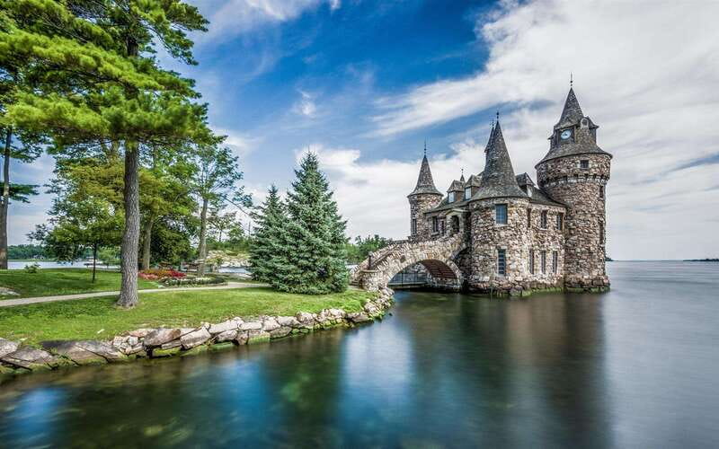 From Montreal: Toronto, Niagara Falls & 1000 Islands Tour - A night beside the falls