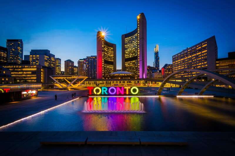 From Montreal: Toronto, Niagara Falls & 1000 Islands Tour - Who should book this two-day Ontario trip