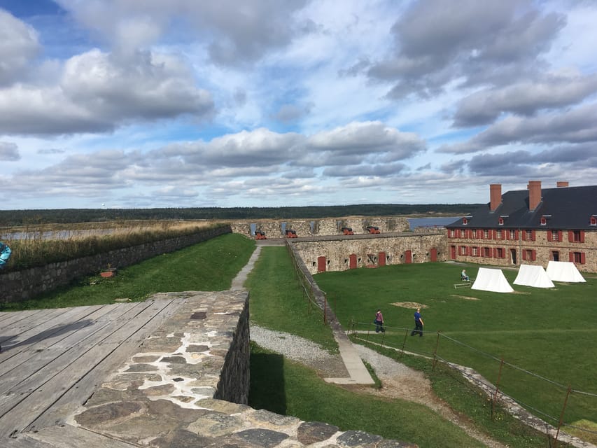 From Sydney, Canada: Walking Tour of Louisbourg Fortress - Meeting your Blackwood Tours guide at Sydney port