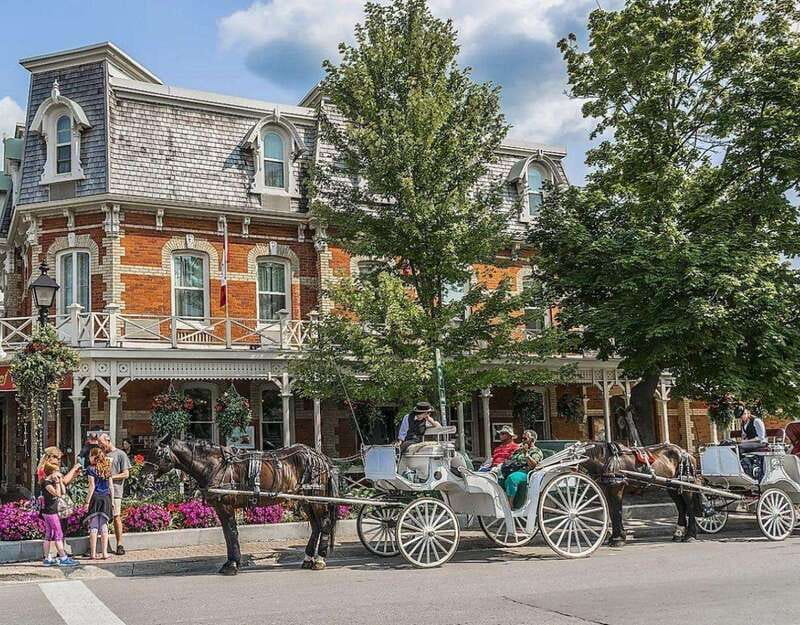 From Toronto: Niagara Falls Evening Tour With Boat Cruise - Guides, vehicles, and the pace of the day