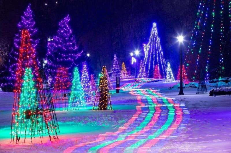 From Toronto: Winter Festival of Lights Niagara Falls Tour - Niagara Parkway stops before the falls