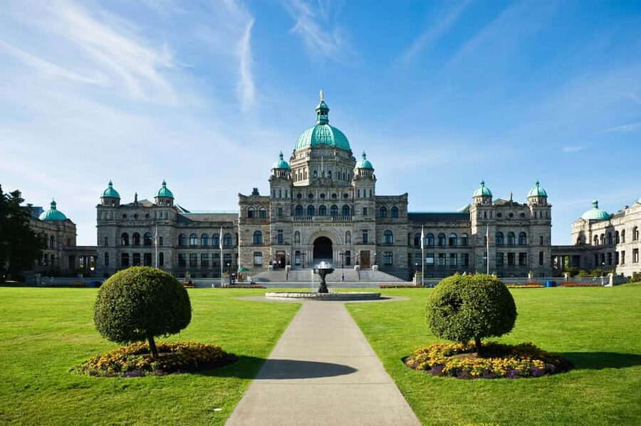 From Vancouver: Full-Day Victoria Tour with Ferry Ticket - Butchart Gardens in a one-hour visit