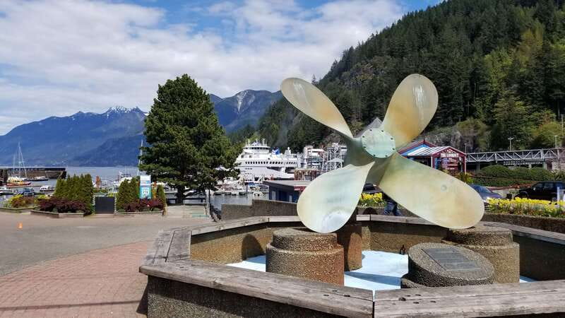 From Vancouver: Shannon Falls and Whistler Sightseeing Tour - Shannon Falls and the short walk to the water