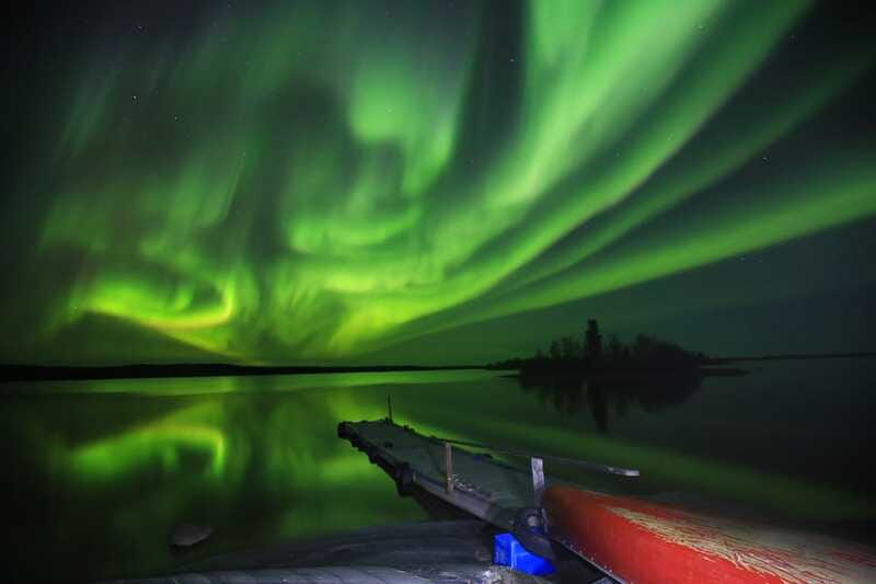 From Yellowknife: Northern Lights Bus Tour with Photos - Free photos, portraits, and the photographer