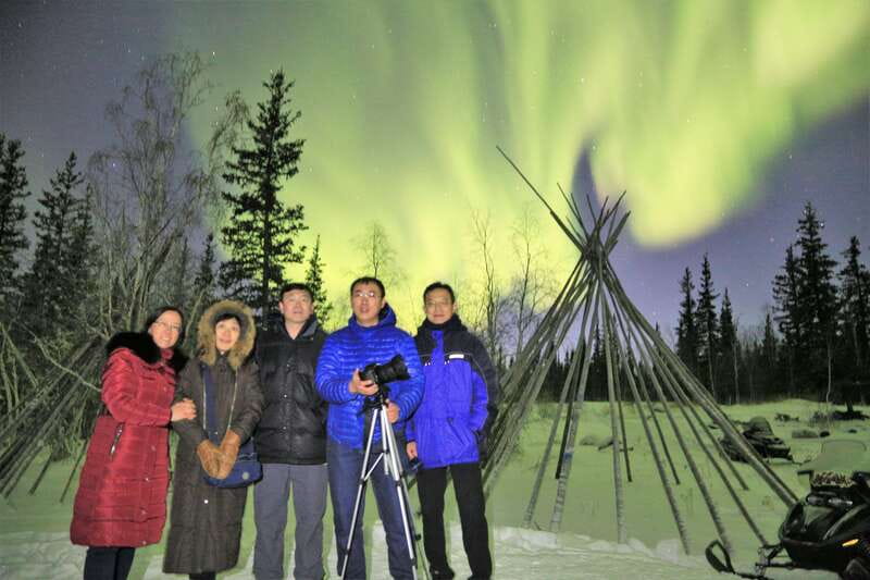 From Yellowknife: Northern Lights Bus Tour with Photos - Hotel pickup and the ride down the Ingraham Trail