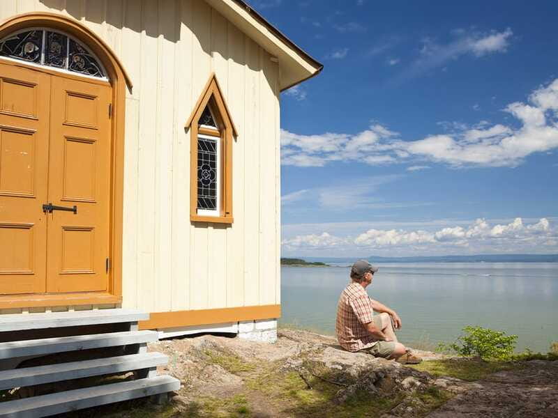 Grosse-Île: Irish Immigrant Memorial Cruise & Tour - Buildings, trolley routes, and island scenery
