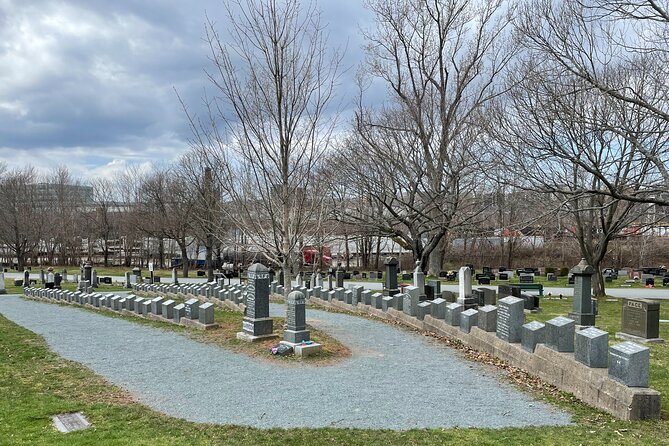 Half Day Small Group Tour in Peggy's Cove and Titanic Cemetery - Guides, storytelling, and the small-group difference