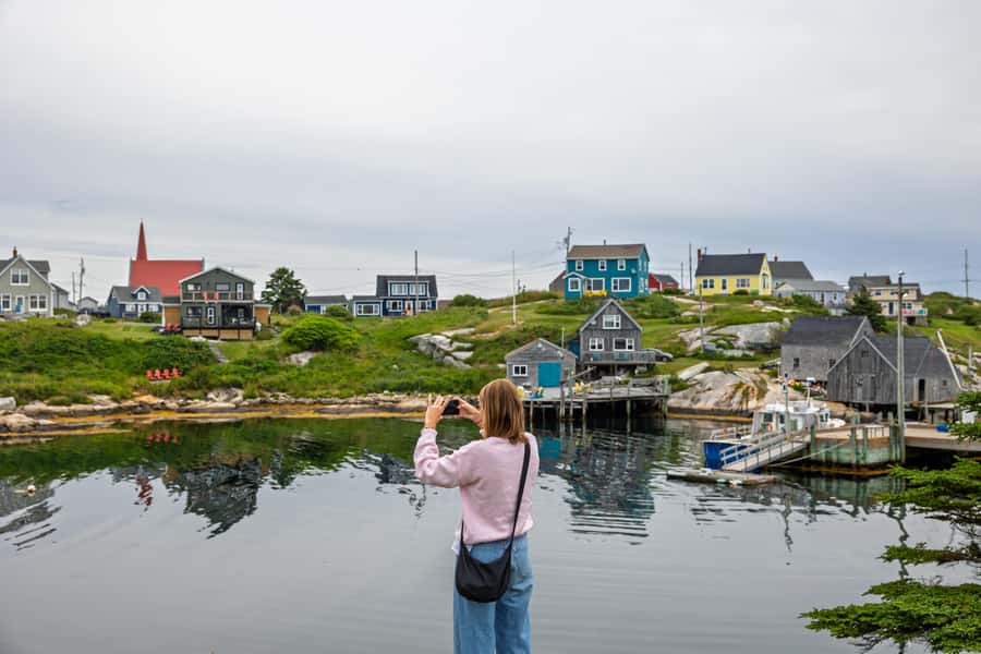 Halifax Small-Group Express Peggy’s Cove Tour - Peggy’s Cove Lighthouse and Peggy’s Point