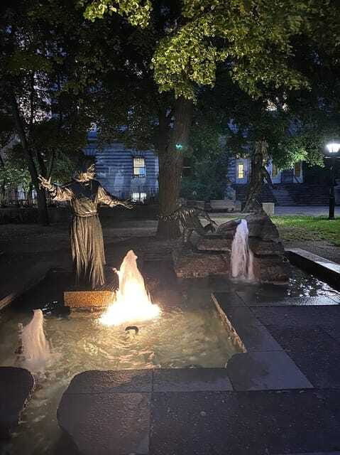Haunted Old Montreal Ghost Walking Tour - The Courthouse District and the Hotel-Dieu fires