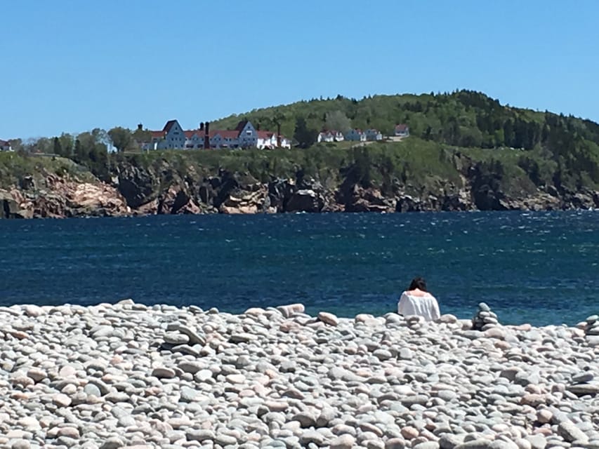 Highlands National Park: Cabot Trail Tour - Lunch with seafood, chips, and a beach picnic option