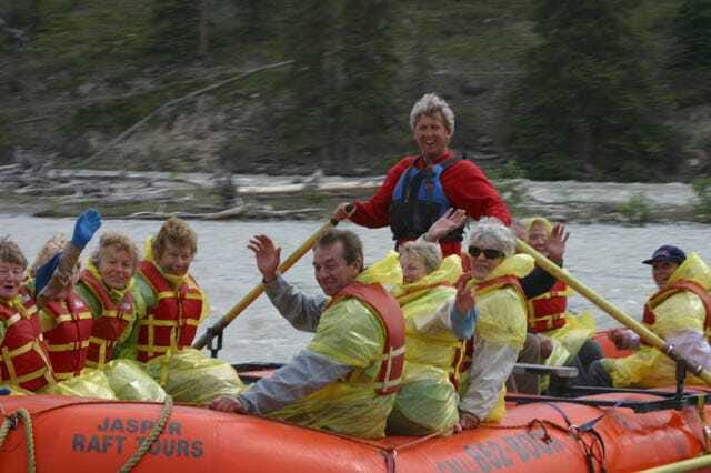 Jasper: Jasper National Park Easy 2-Hour Rafting Trip - Guides who turn a float into a local story