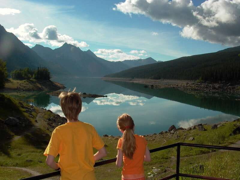 Jasper: Maligne Valley Wildlife & Spirit Island Cruise - What to bring for a smoother day