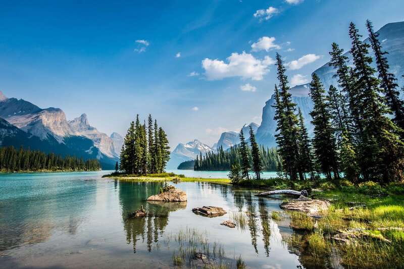 Jasper: Maligne Valley Wildlife & Spirit Island Cruise - Arriving at Maligne Lake