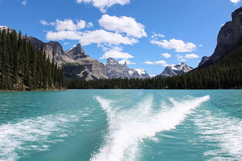 Jasper: Maligne Valley Wildlife & Spirit Island Cruise - Medicine Lake and its disappearing water