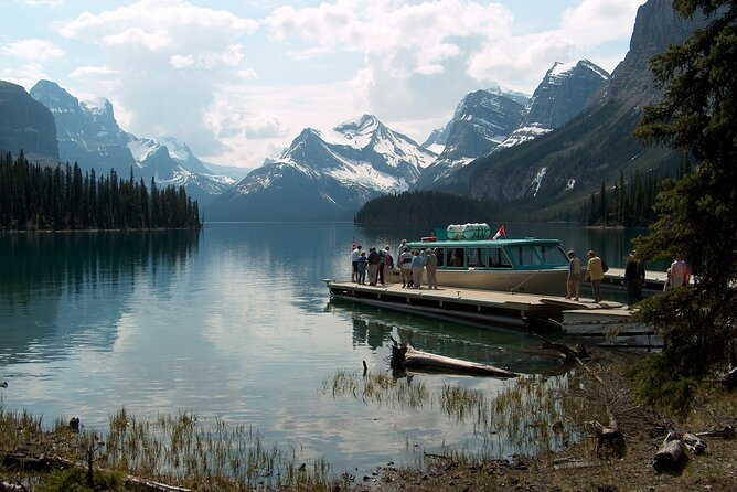 Jasper National Park Tour: Maligne Valley, Medicine Lake and Spirit Island - Guides make the difference