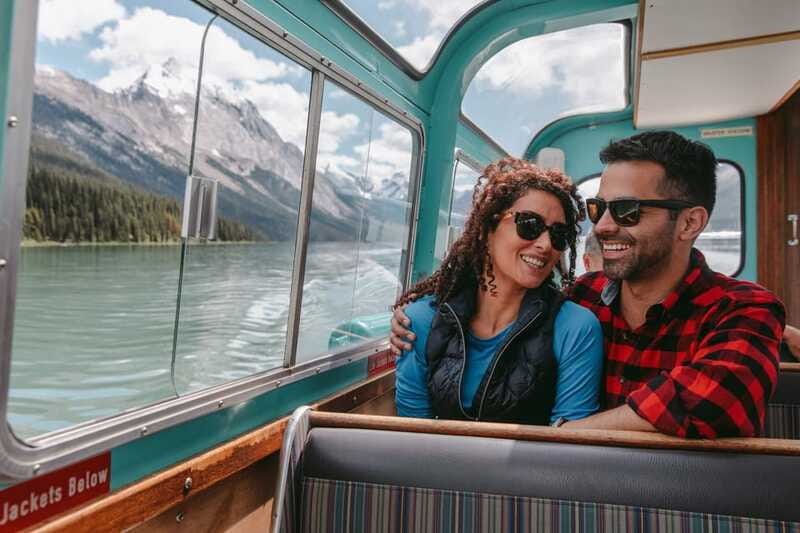 Jasper: Sightseeing Tour with Maligne Lake Cruise - Maligne Lake and the cruise to Spirit Island