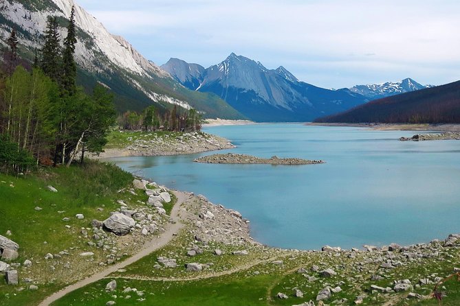 Jasper Wildlife and Sightseeing Tour with Maligne Lake Hike - Pickup, timing, and what to wear