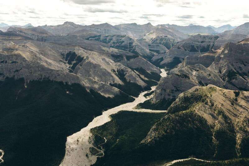 Kananaskis: 30-Minute Heli Tour of Minnewanka Lake and Banff - Between Mount Peechee and Saddle Peak