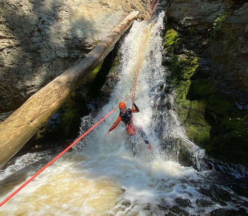 Kelowna: Adrenaline Canyoning Tour - Key points at a glance