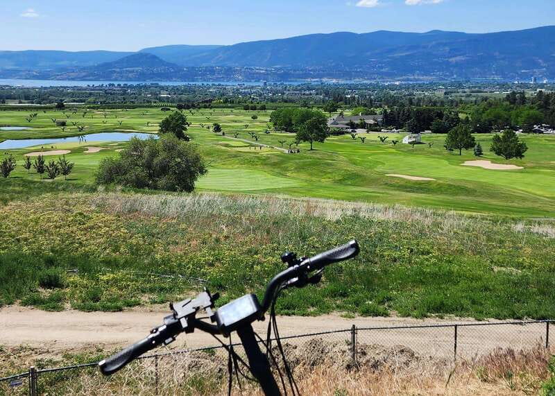 Kelowna: E-Bike Bee Tour w/ Tastings, Lunch, and Audioguide - One hour of riding through Kelowna country