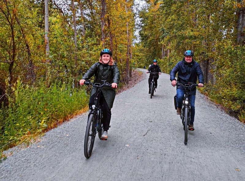 Kelowna: E-Bike Ride and Axe Throwing Adventure - Starting beside Kelowna’s Sails statue