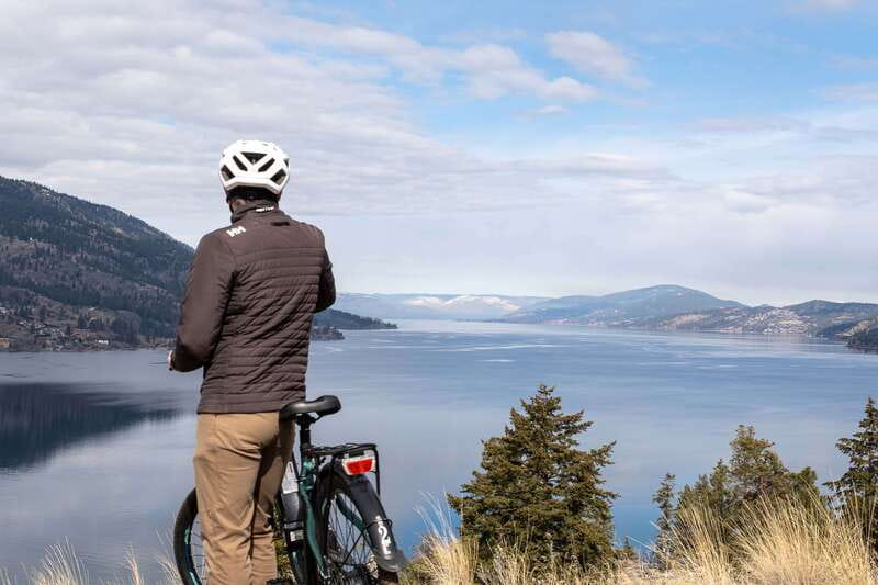 Kelowna: Okanagan Lake Guided E-Bike Tour with Picnic - Riding through Knox Mountain Park