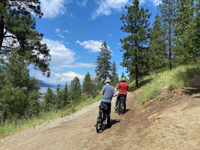 Kelowna: Okanagan Lake Guided E-Bike Tour with Picnic - Lake stories, local history, and Ogopogo