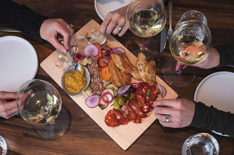 Kelowna: Sunset Sip Wine Tour - What $116 really buys you