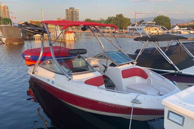 Kelowna: Tiki Party Yacht Rental - Choosing two hours or four hours