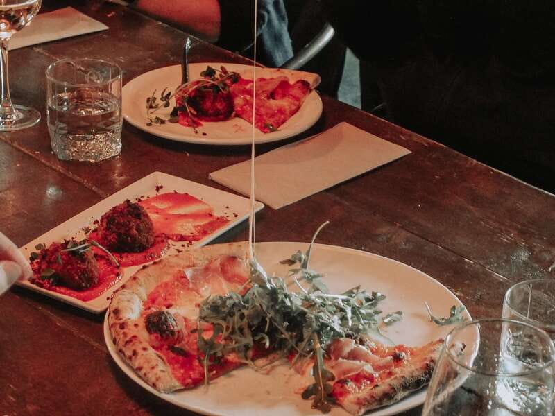 Kelowna: Walking Food Tour with 7 Tastings and 4 Drinks - Andrew’s guiding style and local connections