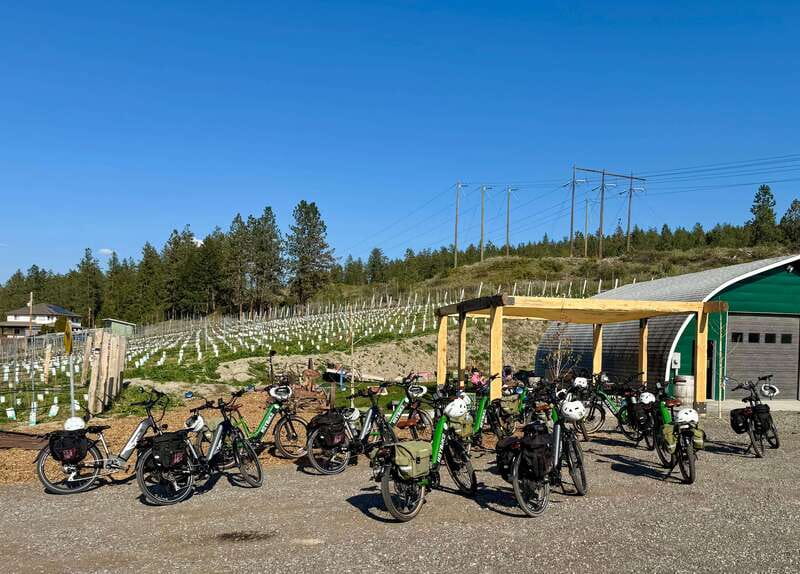 Kelowna: Wine Tasting by E-bike, Smartphone Guide & Lunch - The first ride to Hidden Vines Family Estate Winery