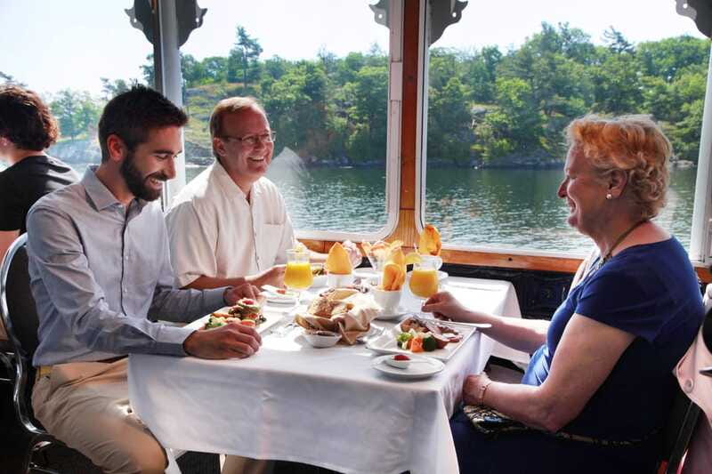 Kingston: Brunch Cruise of Thousand Islands - How the three-course brunch fits the cruise