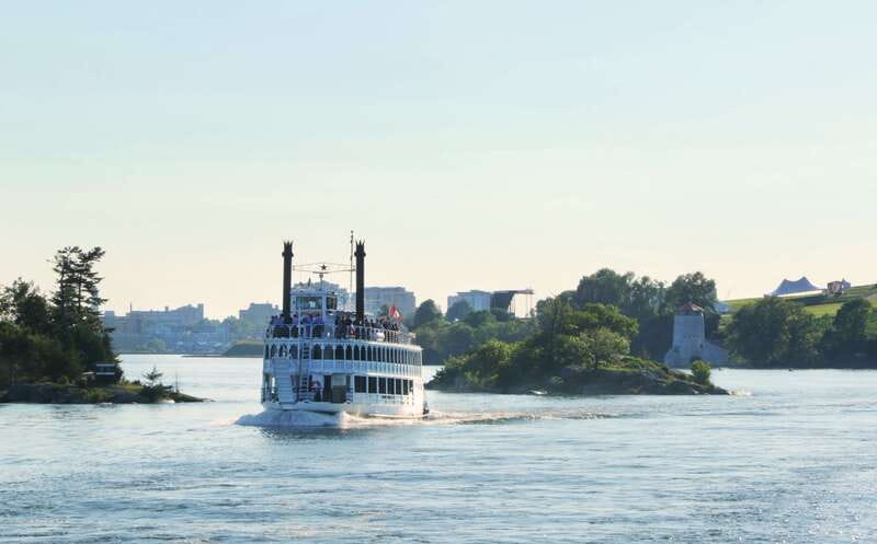 Kingston: Brunch Cruise of Thousand Islands - Fort Henry and Kingston Penitentiary from the river