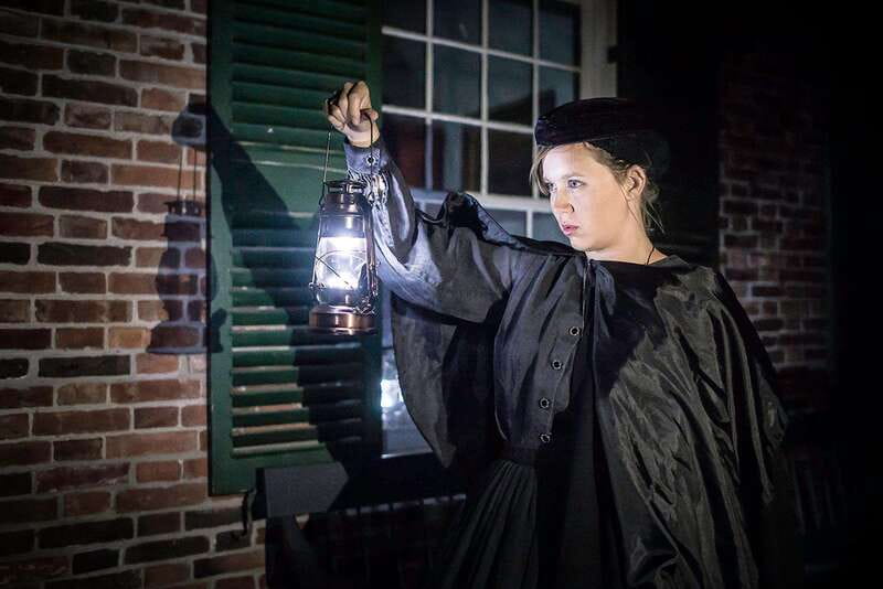 Kingston: Haunted Night Walking Tour - Haunted hotels and bed-and-breakfast stories