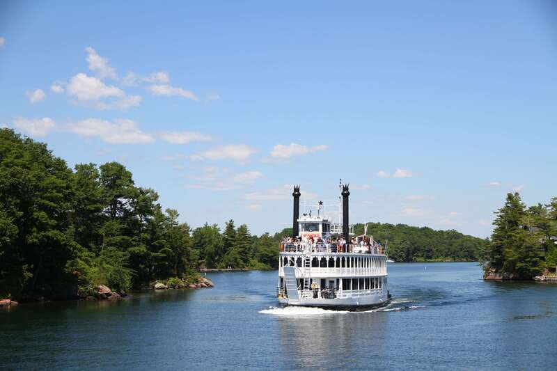 Kingston: Heart of the Thousand Islands Riverboat Cruise - Choosing your seat and preparing for weather