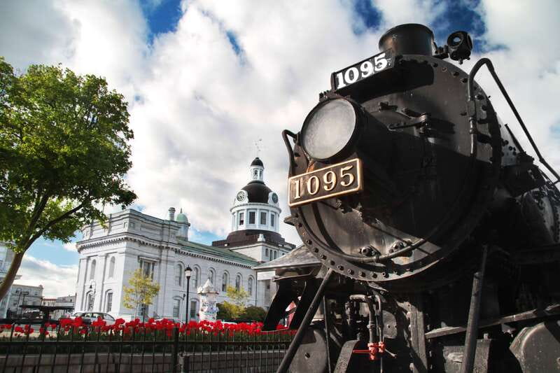 Kingston: Hop-On Hop-Off Trolley Tour - Live commentary is the heart of the experience